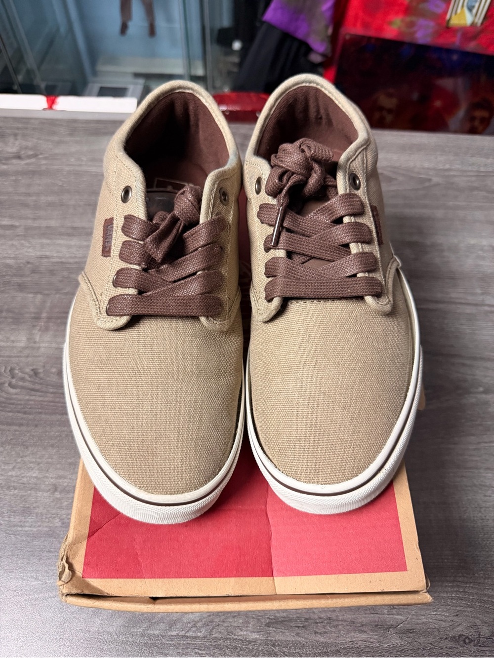 Vans Atwood Deluxe men size 8.5 (khaki/marshmallow)